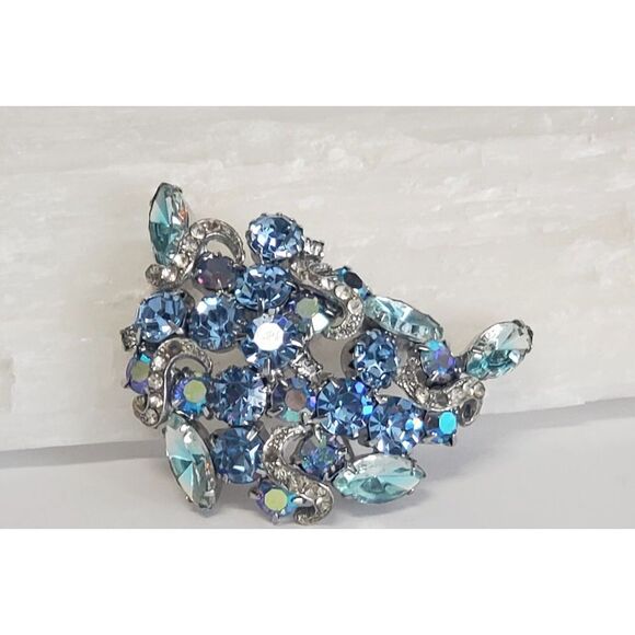 VTG Aurora Borealis Brooch Pin Powder Blue Rhinestones & Crystals Glowing Silver - Picture 6 of 16